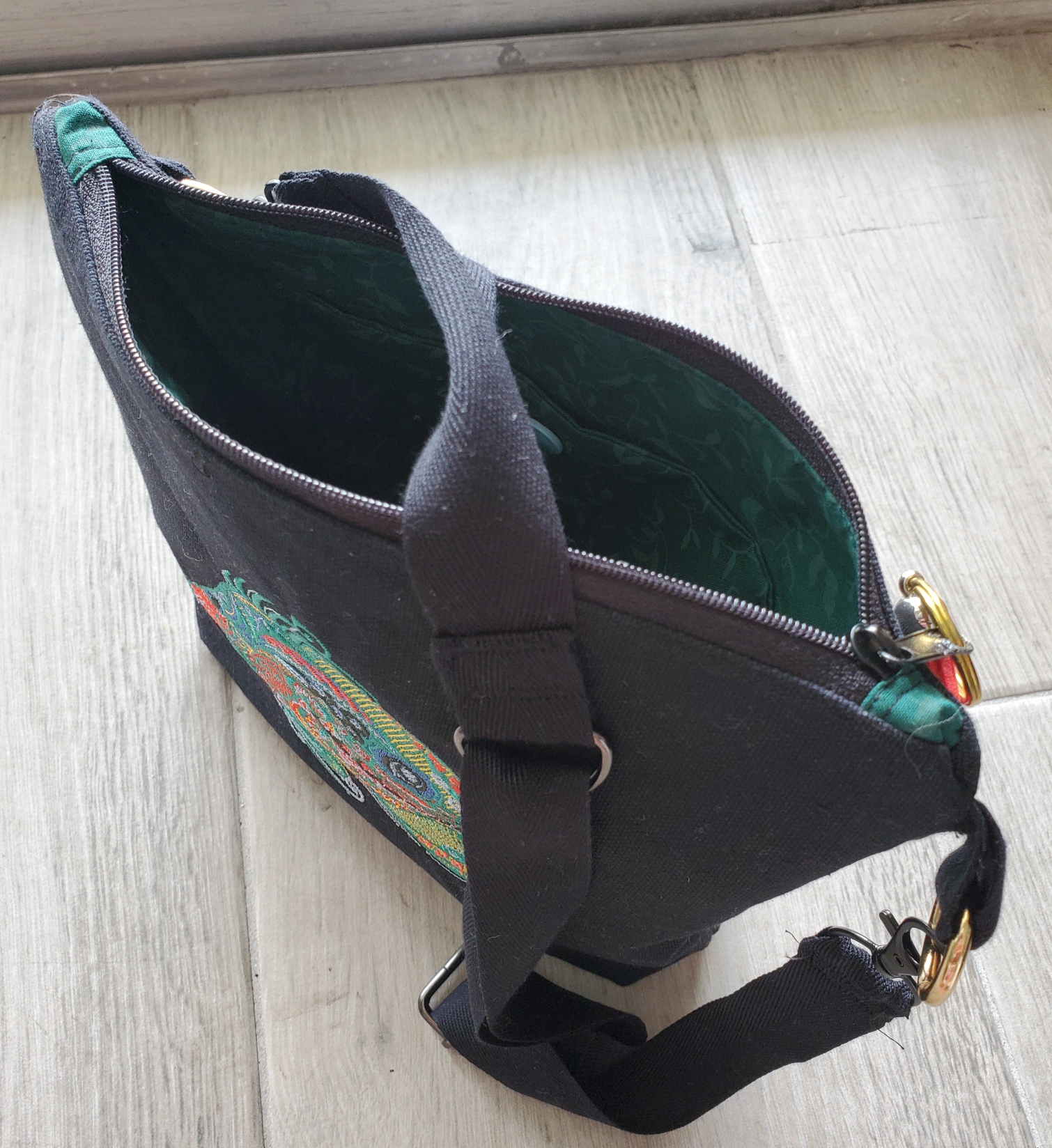 black-canvas-tropical-fish-bag-back-Jen's-Bag-Jennifer-Wheatley-Wolf